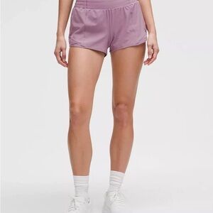 LULULEMON Hotty Hot HR Hi-Rise 2.5" Short 4 Lavender Lux